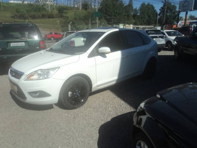 FORD - FOCUS - 2012/2013 - Branca - R$ 39.000,00