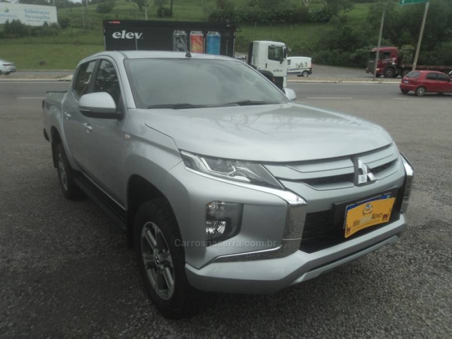 MITSUBISHI - L200 TRITON - 2022/2023 - Prata - R$ 159.000,00