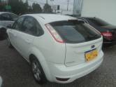 FORD - FOCUS - 2010/2011 - Branca - R$ 35.000,00