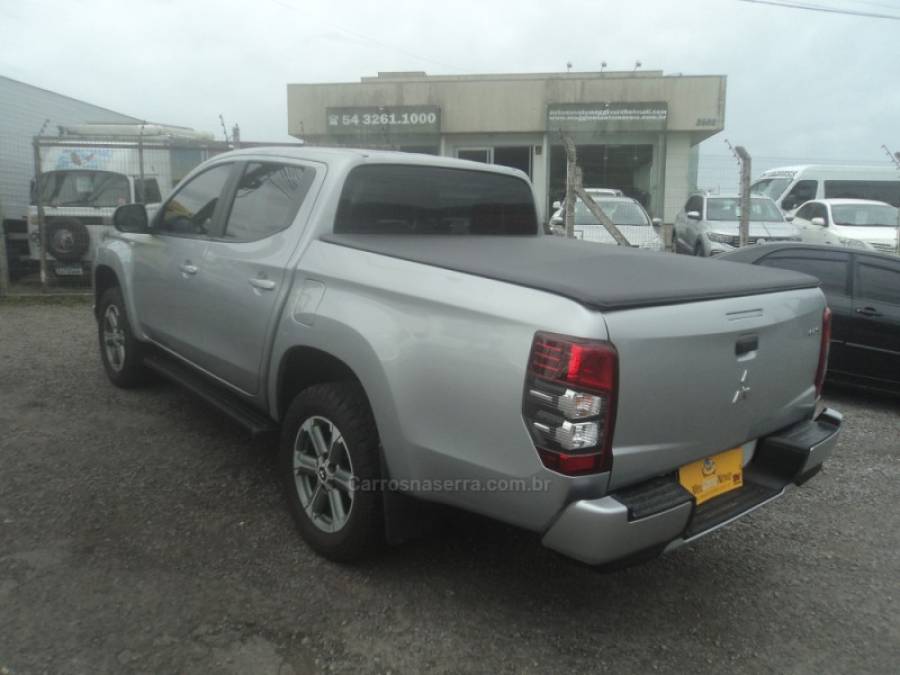 MITSUBISHI - L200 TRITON - 2022/2023 - Prata - R$ 159.000,00