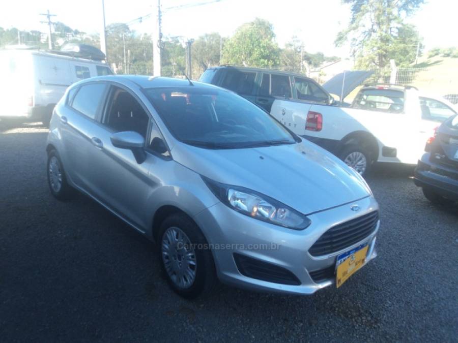 FORD - FIESTA - 2016/2016 - Prata - R$ 40.000,00