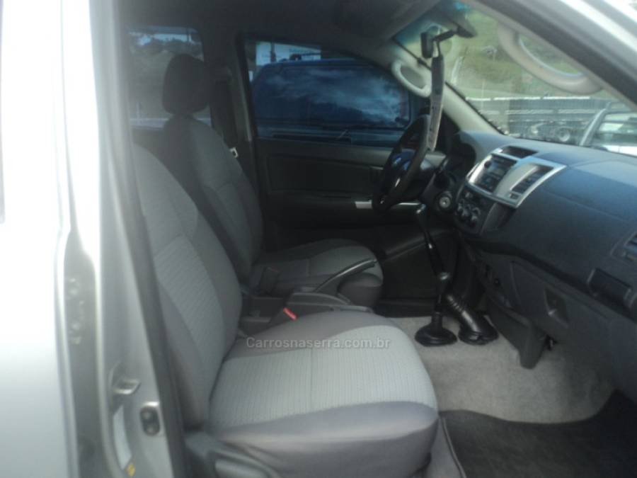 TOYOTA - HILUX - 2011/2012 - Prata - R$ 110.000,00