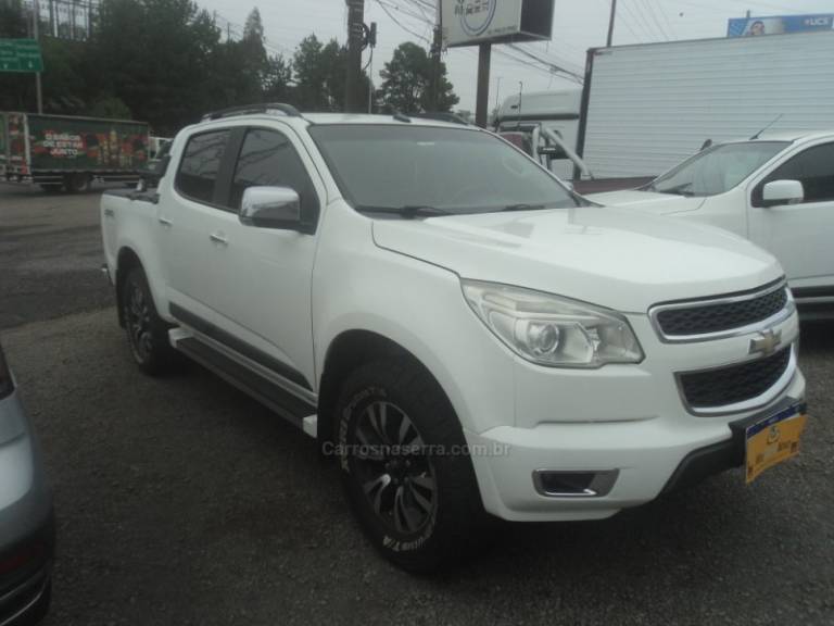 CHEVROLET - S10 - 2014/2014 - Branca - R$ 115.000,00