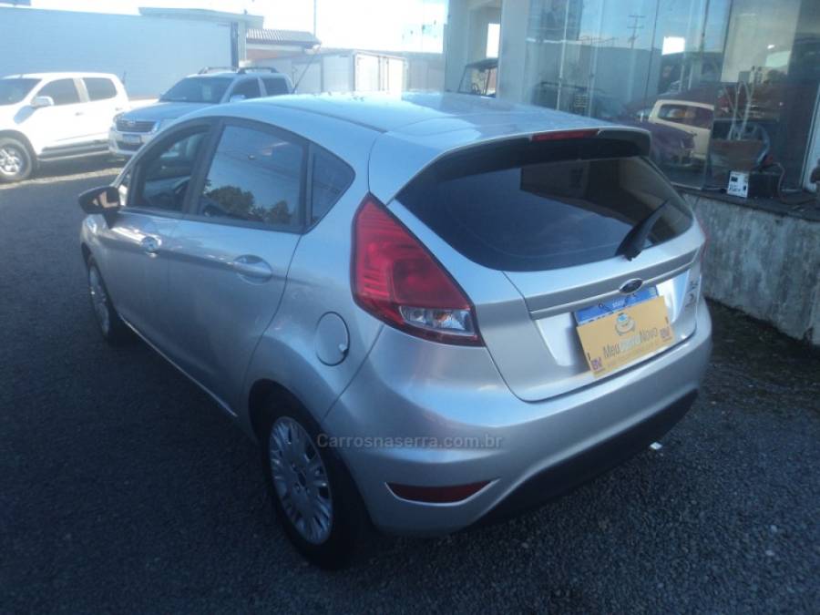 FORD - FIESTA - 2016/2016 - Prata - R$ 40.000,00