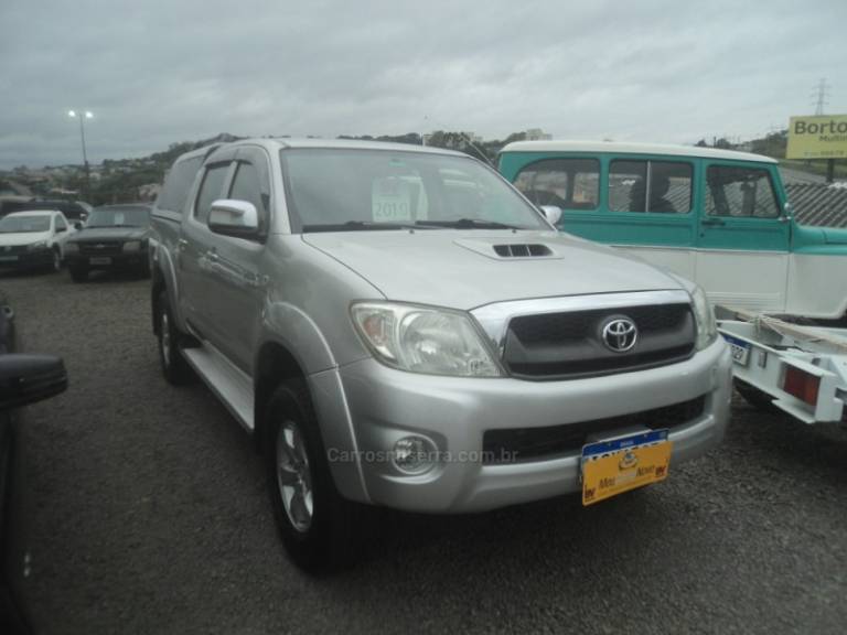 TOYOTA - HILUX - 2010/2010 - Prata - R$ 120.000,00