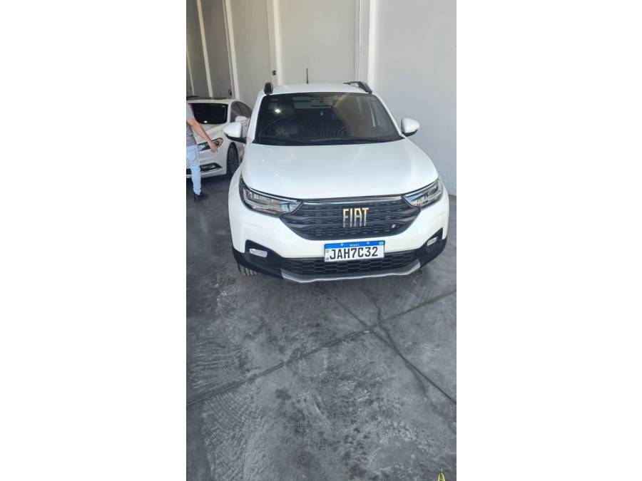 FIAT - STRADA - 2020/2021 - Branca - R$ 105.000,00