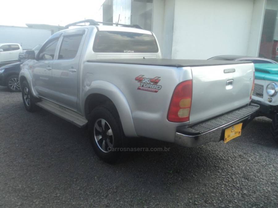 TOYOTA - HILUX - 2011/2012 - Prata - R$ 110.000,00