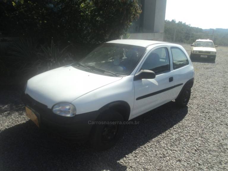 CHEVROLET - CORSA - 1998/1998 - Branca - R$ 12.000,00