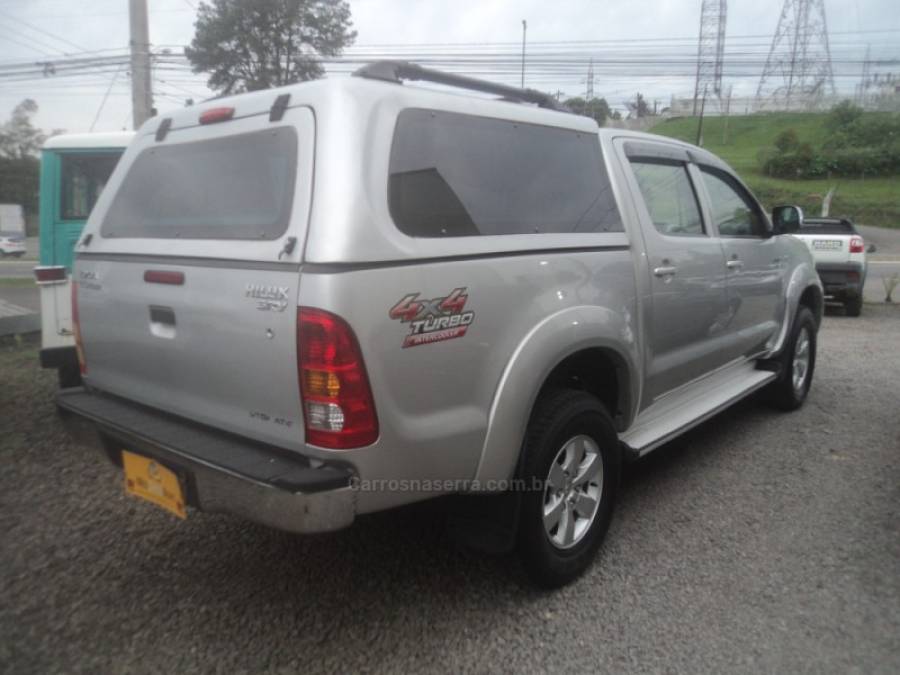 TOYOTA - HILUX - 2010/2010 - Prata - R$ 120.000,00