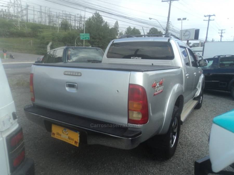 TOYOTA - HILUX - 2011/2012 - Prata - R$ 110.000,00