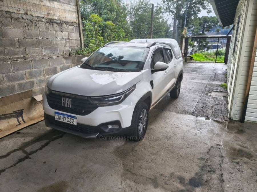 FIAT - STRADA - 2020/2021 - Branca - R$ 105.000,00