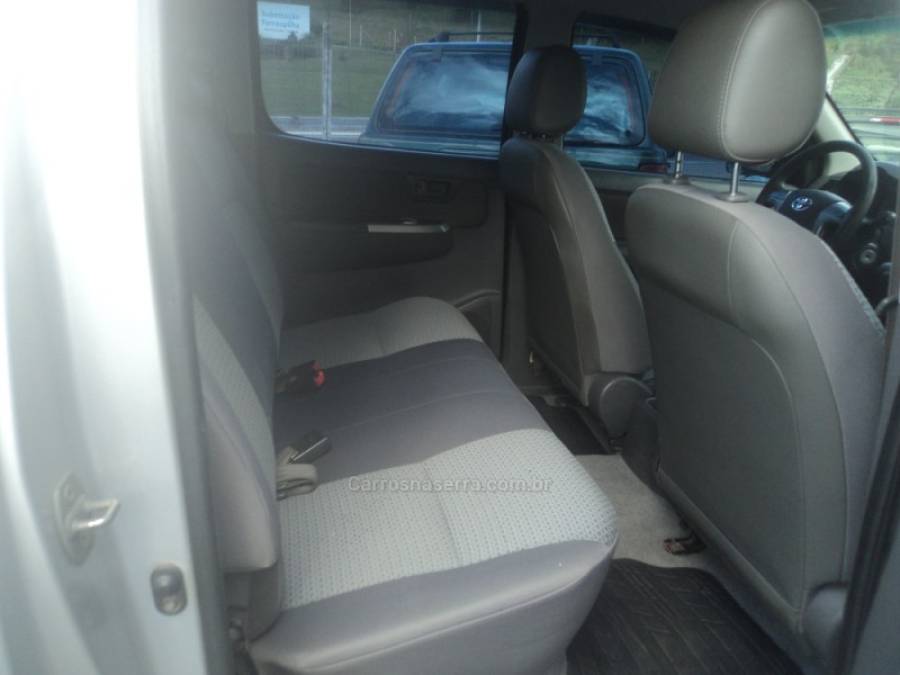 TOYOTA - HILUX - 2011/2012 - Prata - R$ 110.000,00