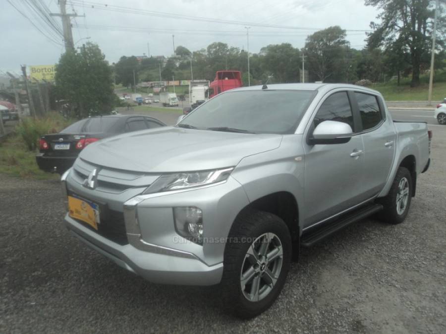 MITSUBISHI - L200 TRITON - 2022/2023 - Prata - R$ 159.000,00