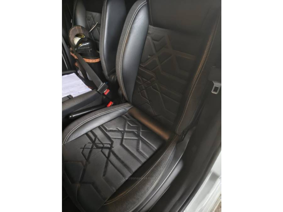FIAT - STRADA - 2020/2021 - Branca - R$ 105.000,00