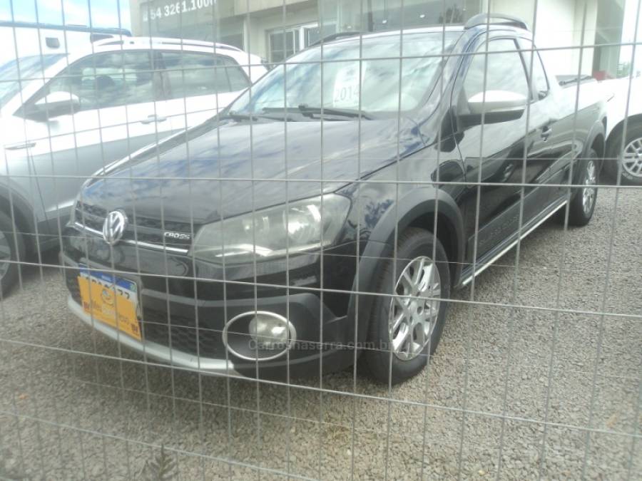 VOLKSWAGEN - SAVEIRO - 2013/2014 - Preta - R$ 65.000,00
