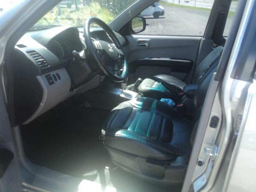 MITSUBISHI - L200 - 2015/2015 - Prata - R$ 120.000,00