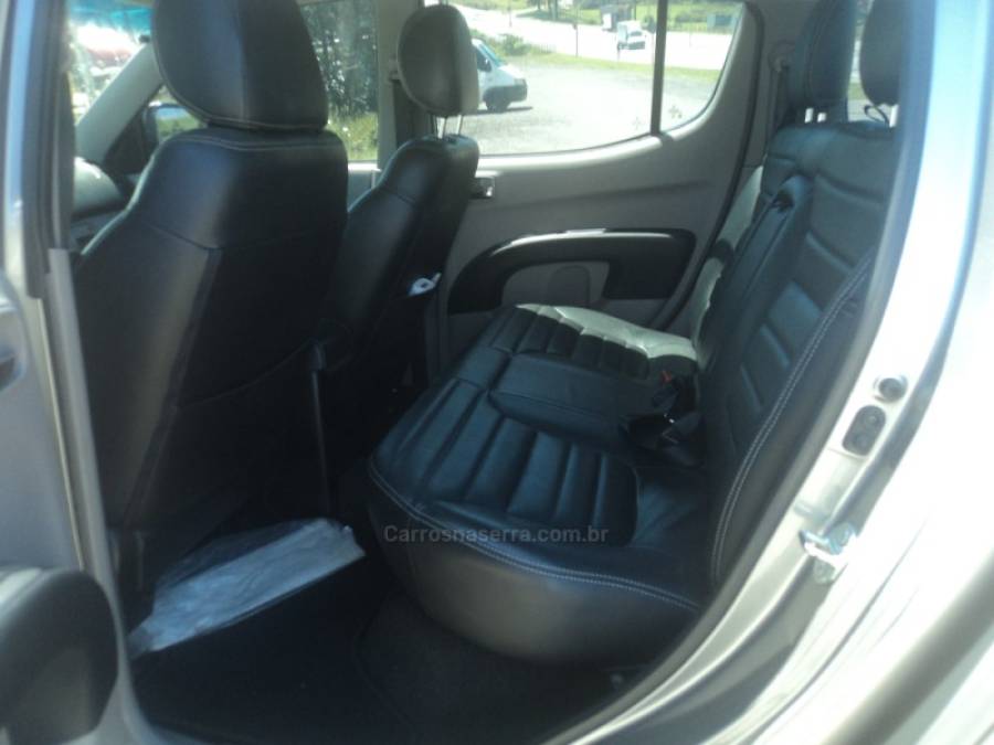MITSUBISHI - L200 - 2015/2015 - Prata - R$ 120.000,00