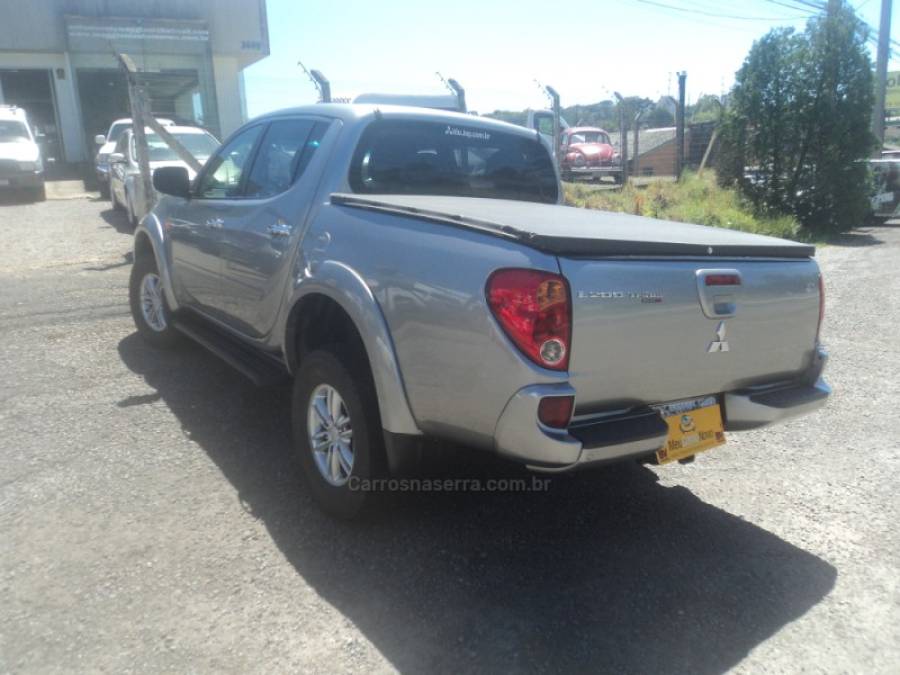 MITSUBISHI - L200 - 2015/2015 - Prata - R$ 120.000,00