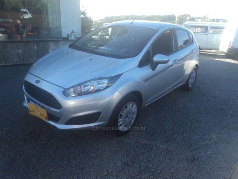 FORD - FIESTA - 2016/2016 - Prata - R$ 40.000,00