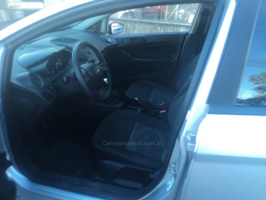 FORD - FIESTA - 2016/2016 - Prata - R$ 40.000,00