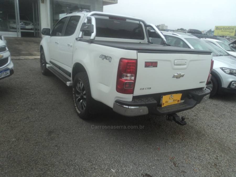 CHEVROLET - S10 - 2014/2014 - Branca - R$ 115.000,00
